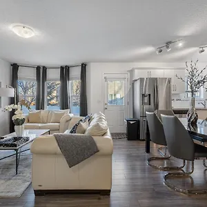 https://modern-house-with-private-backyard-fireplace.calgaryhotelsearch.com